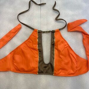 Venus Bikini Top Size M